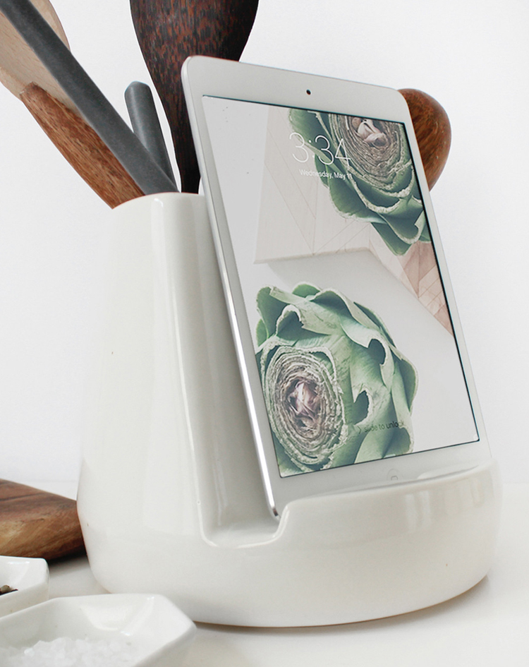 ipad dock for cooking doubles as a spoon holder! by stak ceramics via @citysage