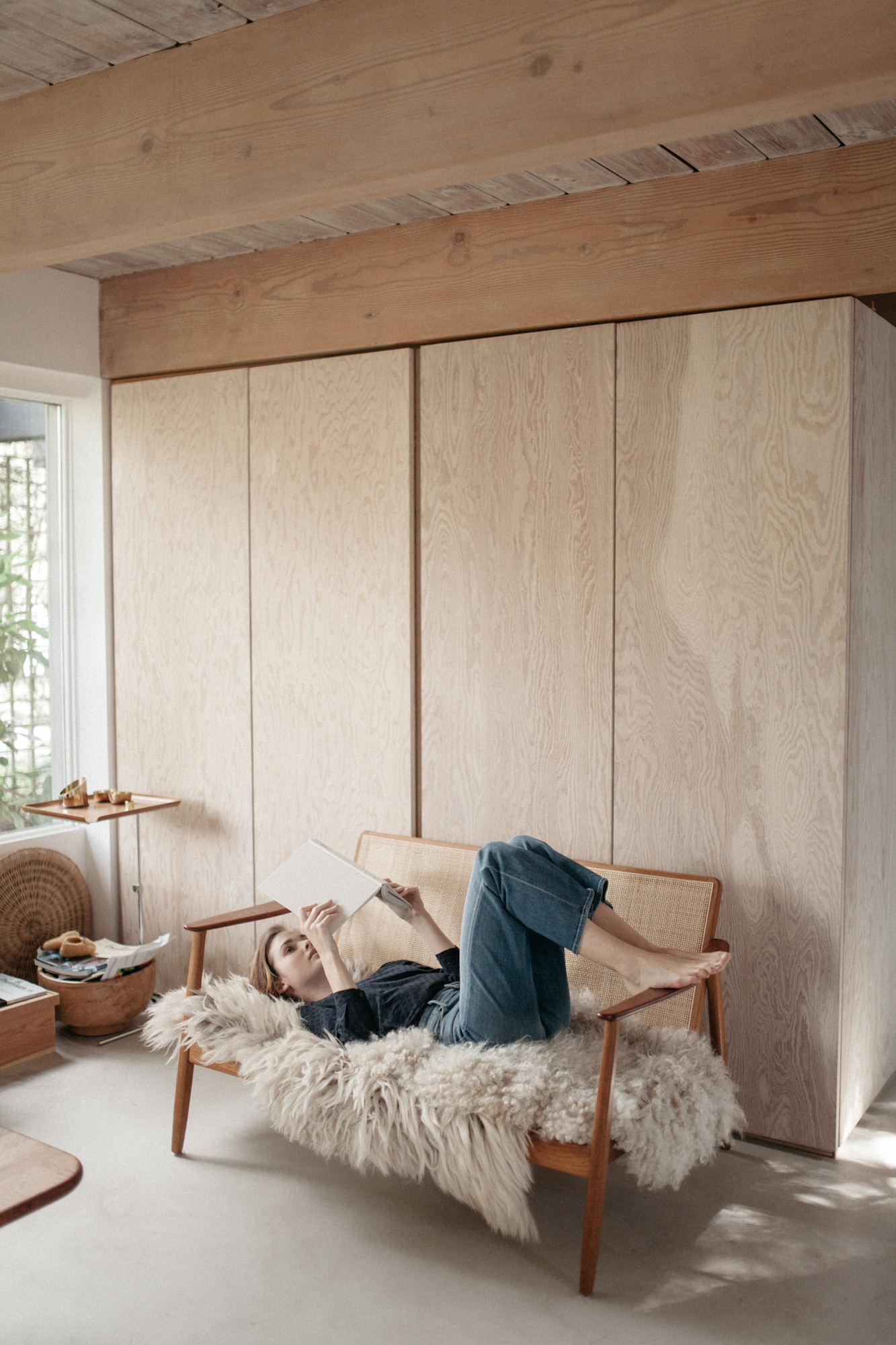 modern rustic scandinavian style living room // anne sage
