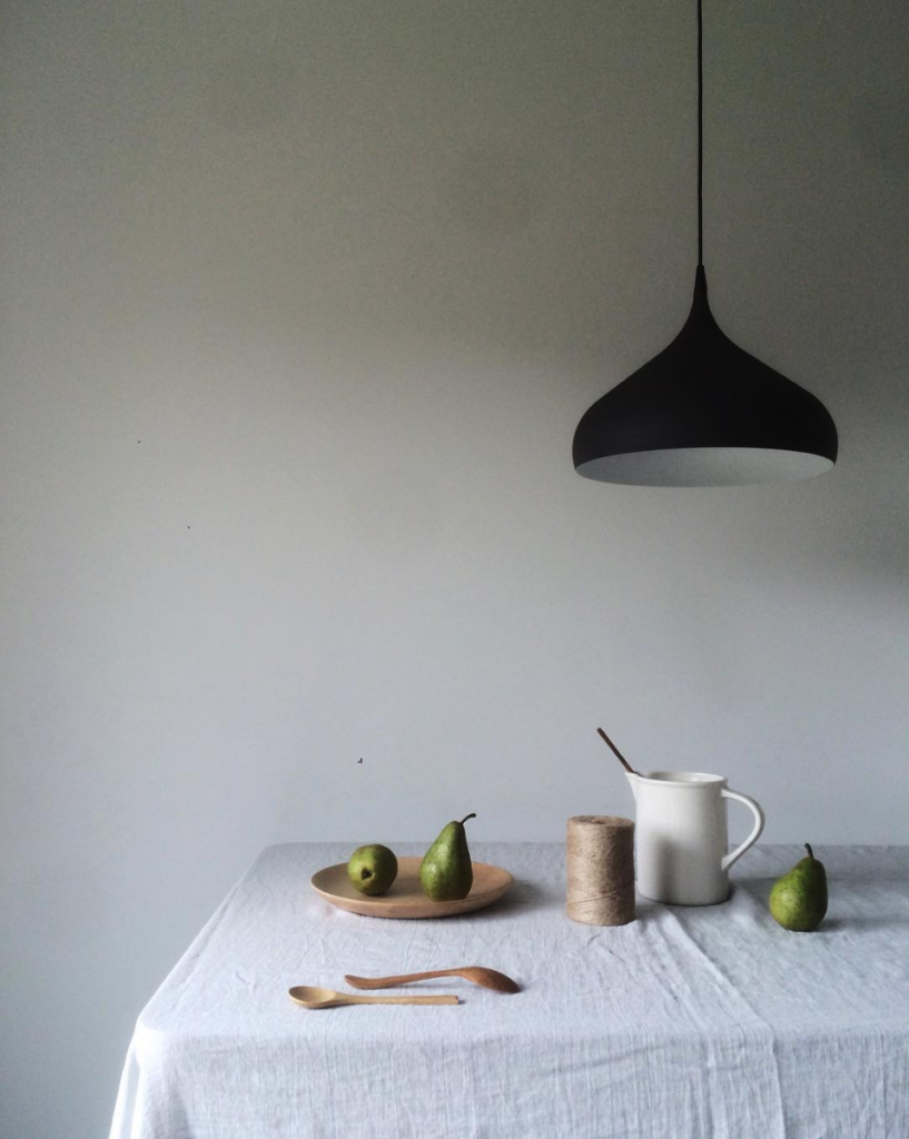 minimalist winter table setting // anne sage
